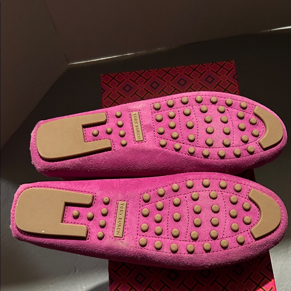 Tory Burch- Everly Driver Suede Loafers with Gold Emblem, “Prickly Pear”, size 8 - Picture 8 of 9